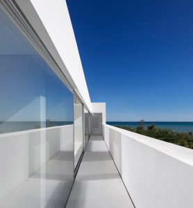 HOUSE-ON-THE-HORIZON-Q13-002