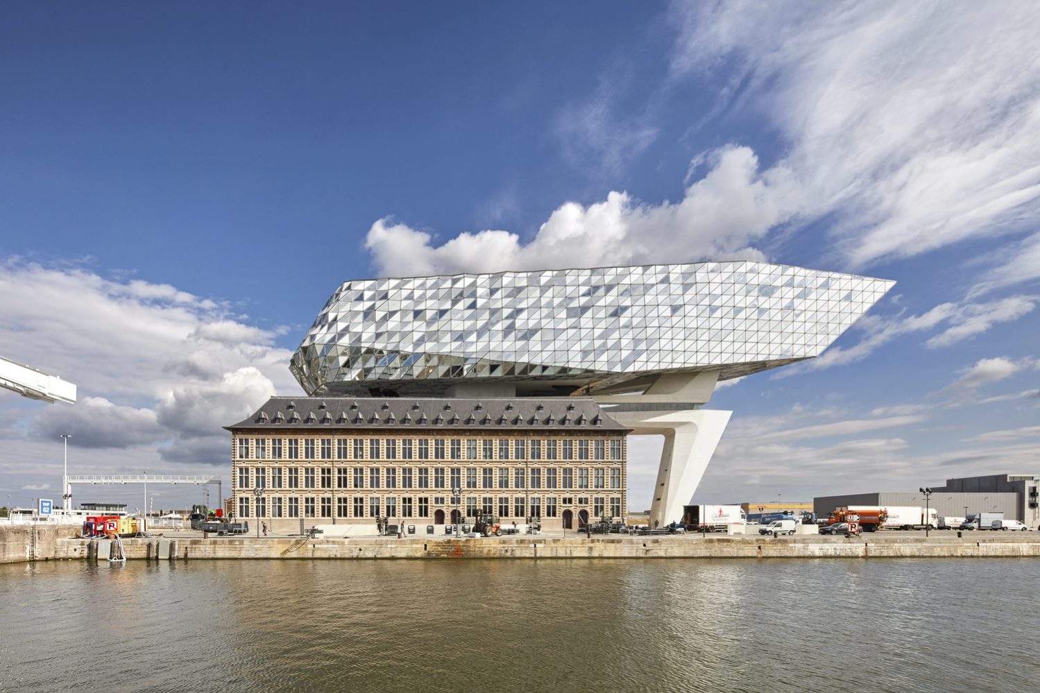 The evolution and influence of deconstructivism in architecture