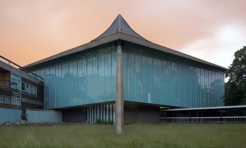 10 iconic buildings opened by Queen Elizabeth II