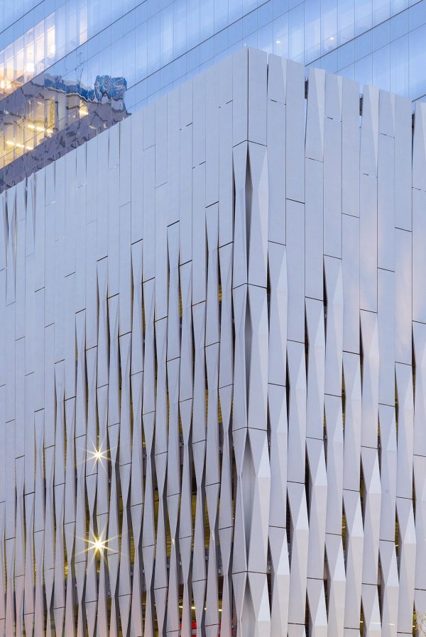 Parametric panels of Gateway Plaza façade - Parametric Architecture