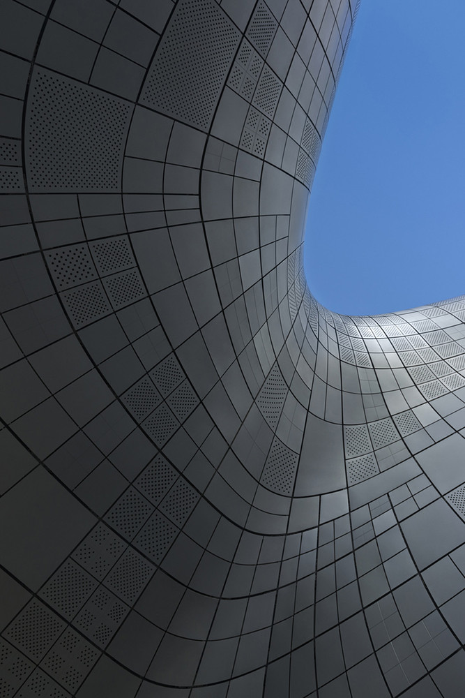The curvaceous parametric facade of Dongdaemun Design Plaza designed by ZHA