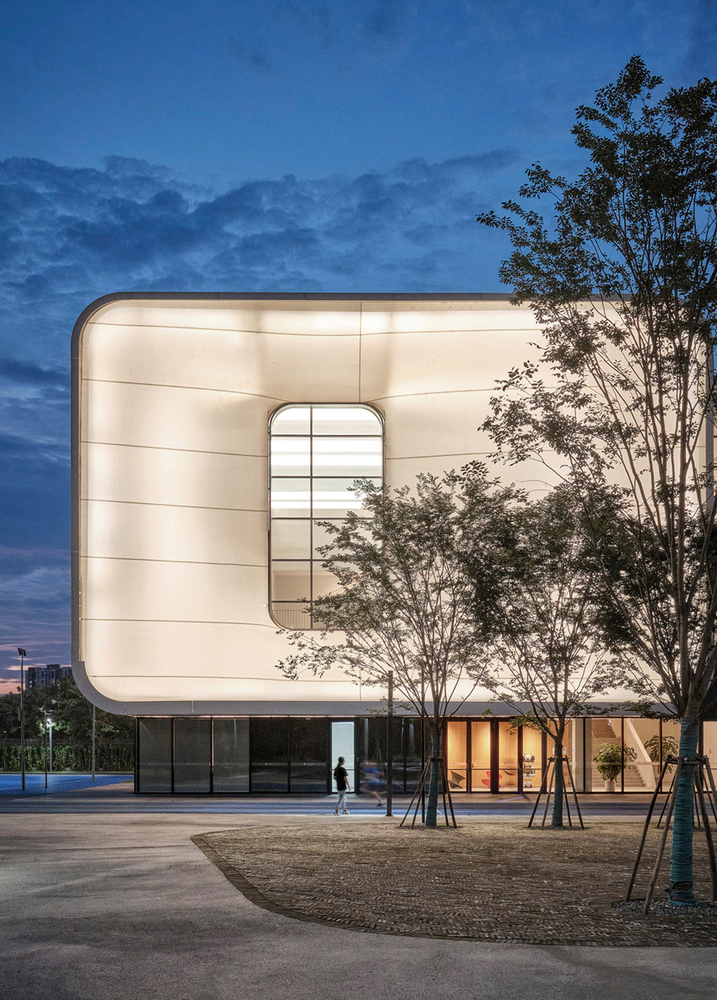 Open Architecture designed Shanghai school like a transparent box