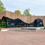 Restaurant Locals boasts a refined industrial style, with visible installations in its interior