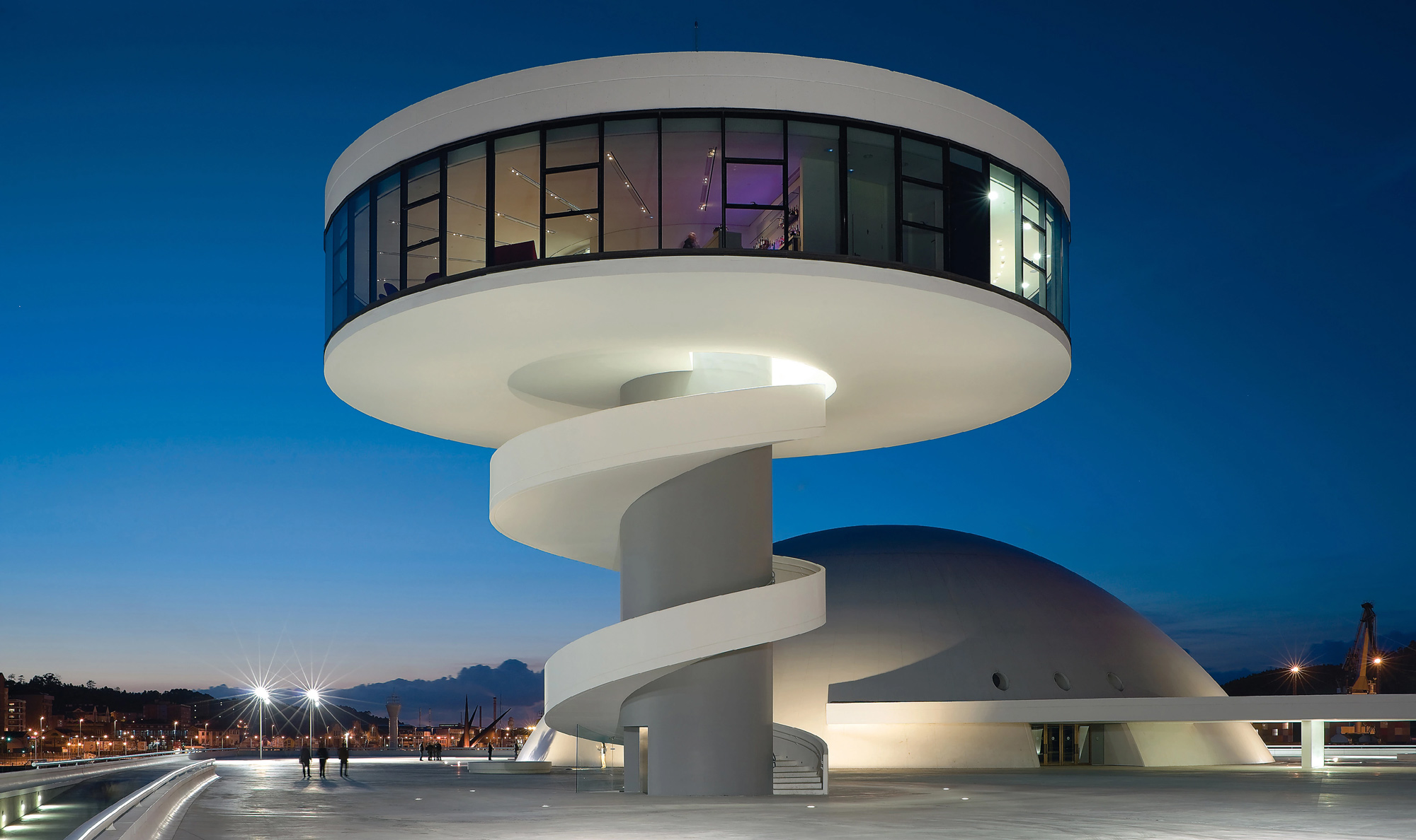 Oscar Niemeyer: 6 Iconic Works of the Renowned Brazilian Architect