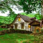 Innovative Materials in Tropical Architecture: Balancing Sustainability and Aesthetics