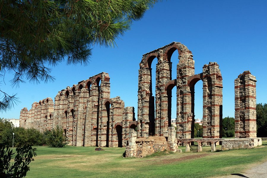 Ancient Roman Architecture: From Arches to Aqueducts 9 Ancient Roman Architecture: From Arches to Aqueducts