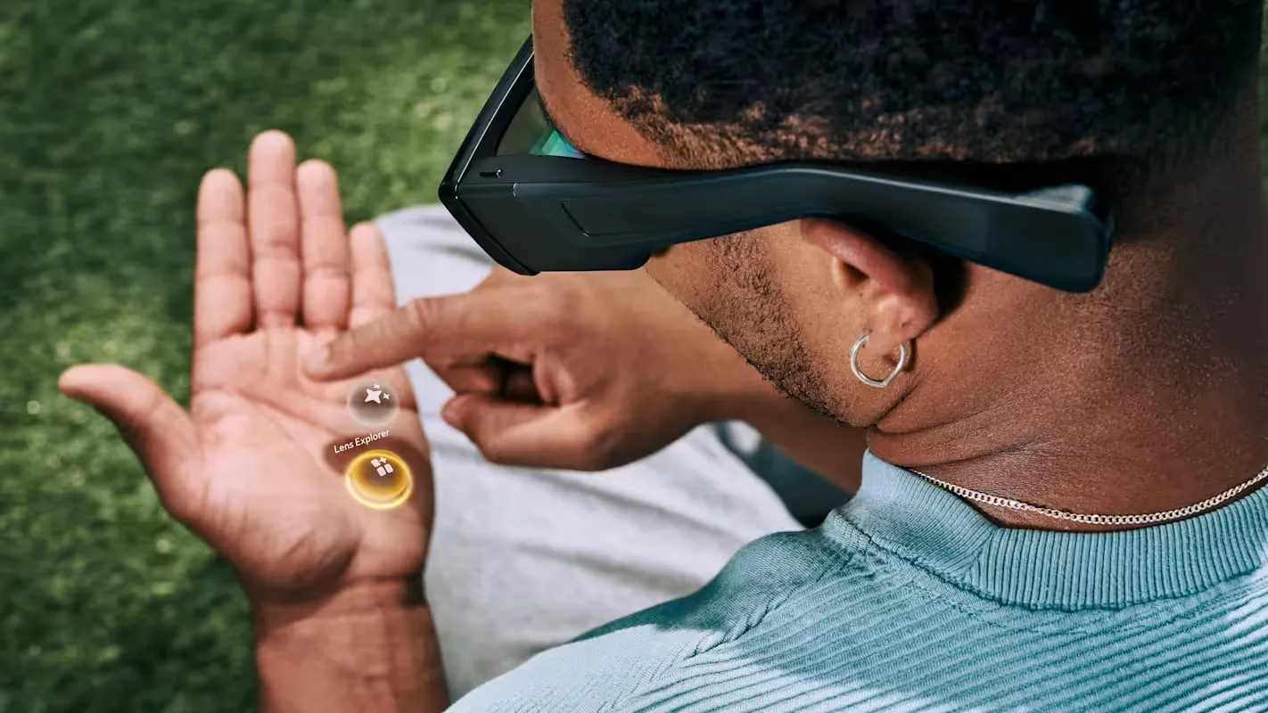 Snap’s New Spectacles: Smart AR Glasses That Read With You 3 Snap’s New Spectacles: Smart AR Glasses That Read With You