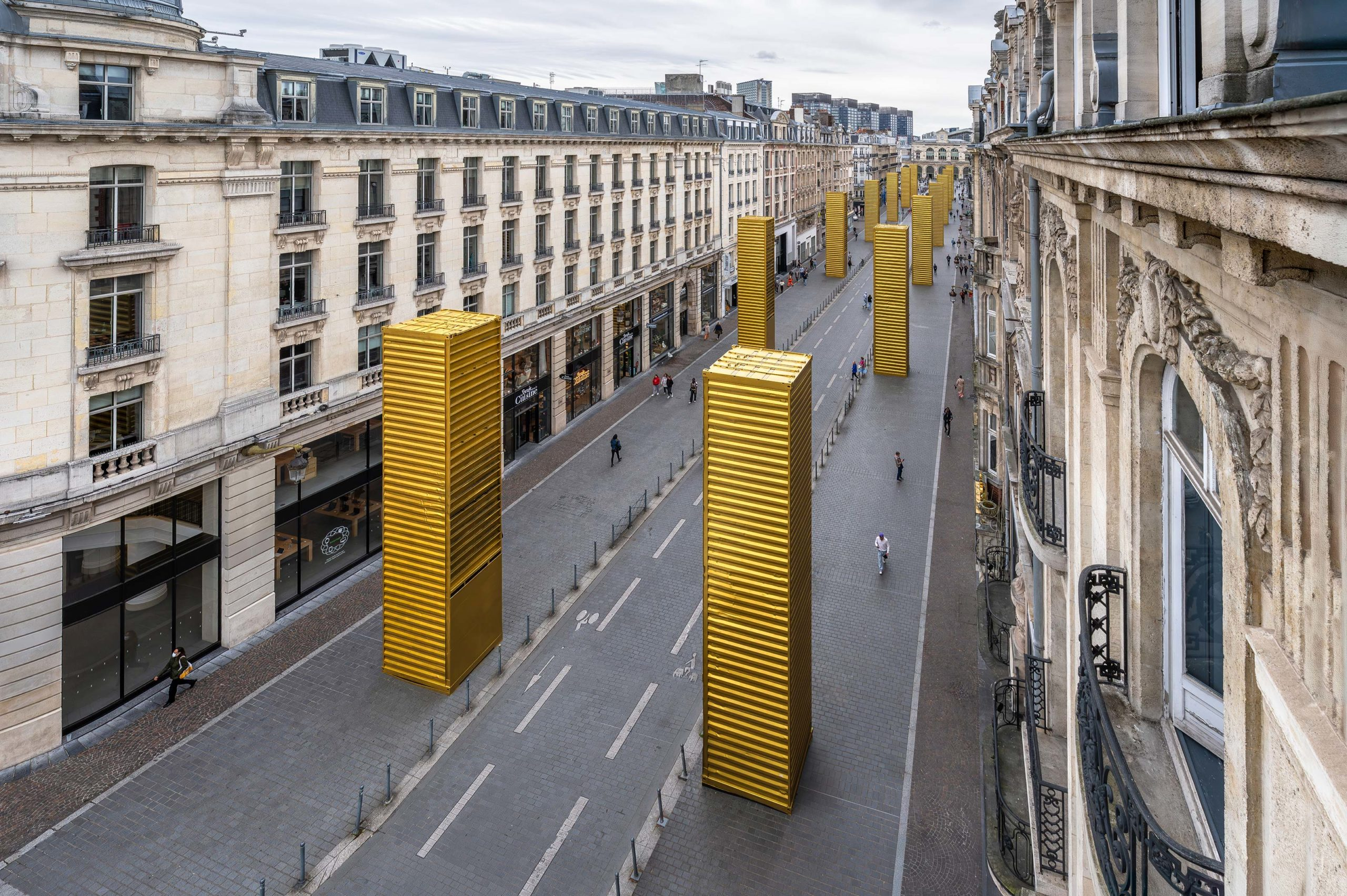 SpY’s Golden Monoliths Recast Shipping Containers as Urban Totems 2 SpY’s Golden Monoliths Recast Shipping Containers as Urban Totems