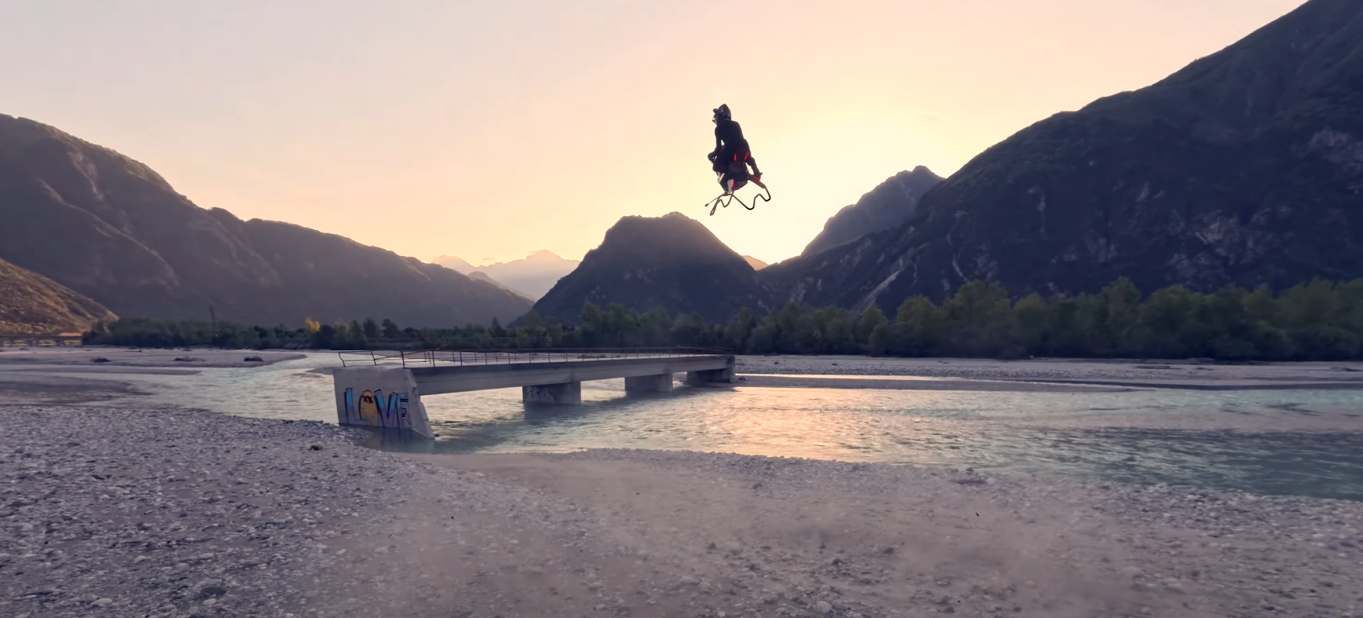 Volonaut Airbike Flying Motorcycle Debuts with 200 km/h Top Speed 4 Volonaut Airbike Flying Motorcycle Debuts with 200 km/h Top Speed