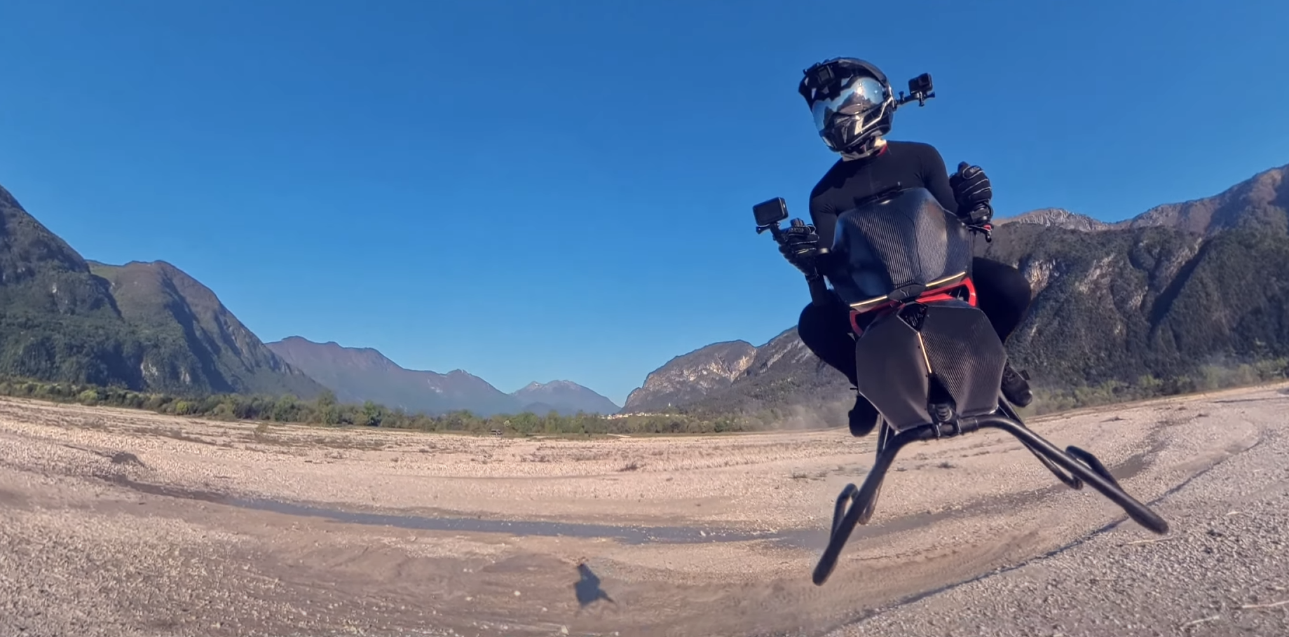 Volonaut Airbike Flying Motorcycle Debuts with 200 km/h Top Speed 2 Volonaut Airbike Flying Motorcycle Debuts with 200 km/h Top Speed