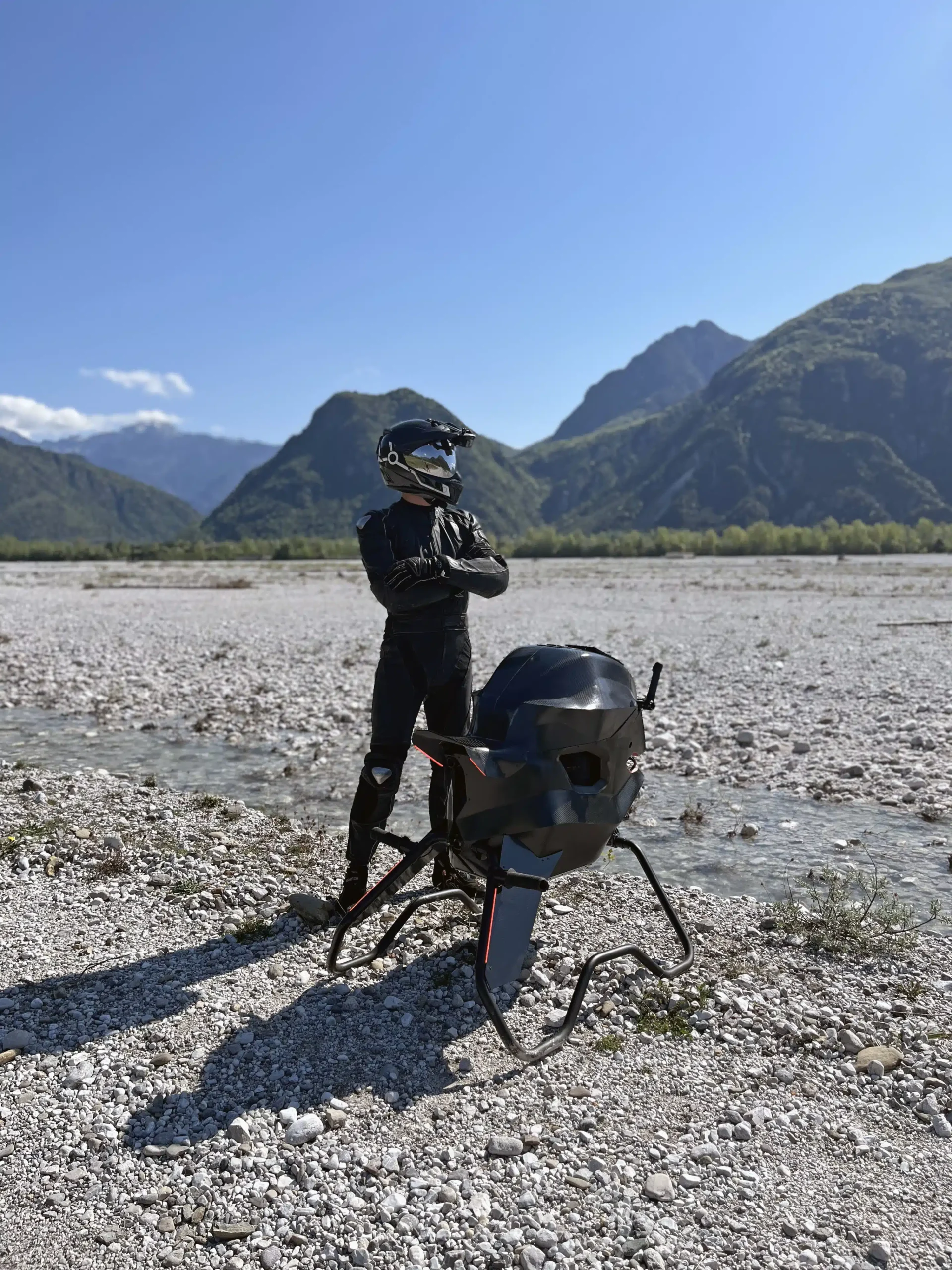 Volonaut Airbike Flying Motorcycle Debuts with 200 km/h Top Speed 3 Volonaut Airbike Flying Motorcycle Debuts with 200 km/h Top Speed