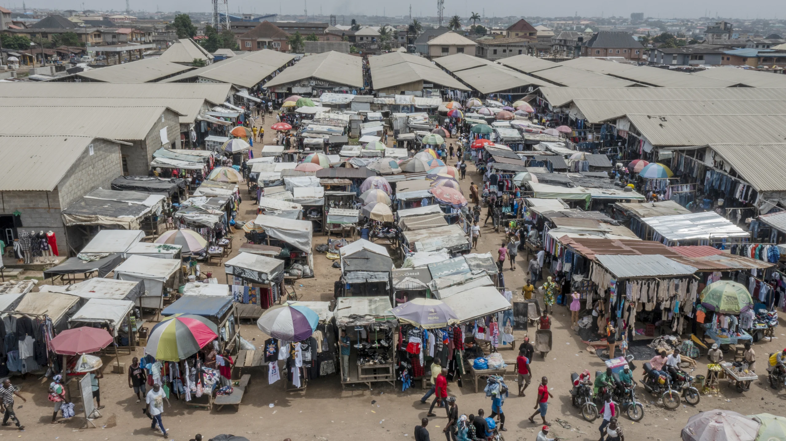 Oshinowo Studio Brings Lagos Markets to Venice with Alternative Urbanism 6 Oshinowo Studio Brings Lagos Markets to Venice with Alternative Urbanism
