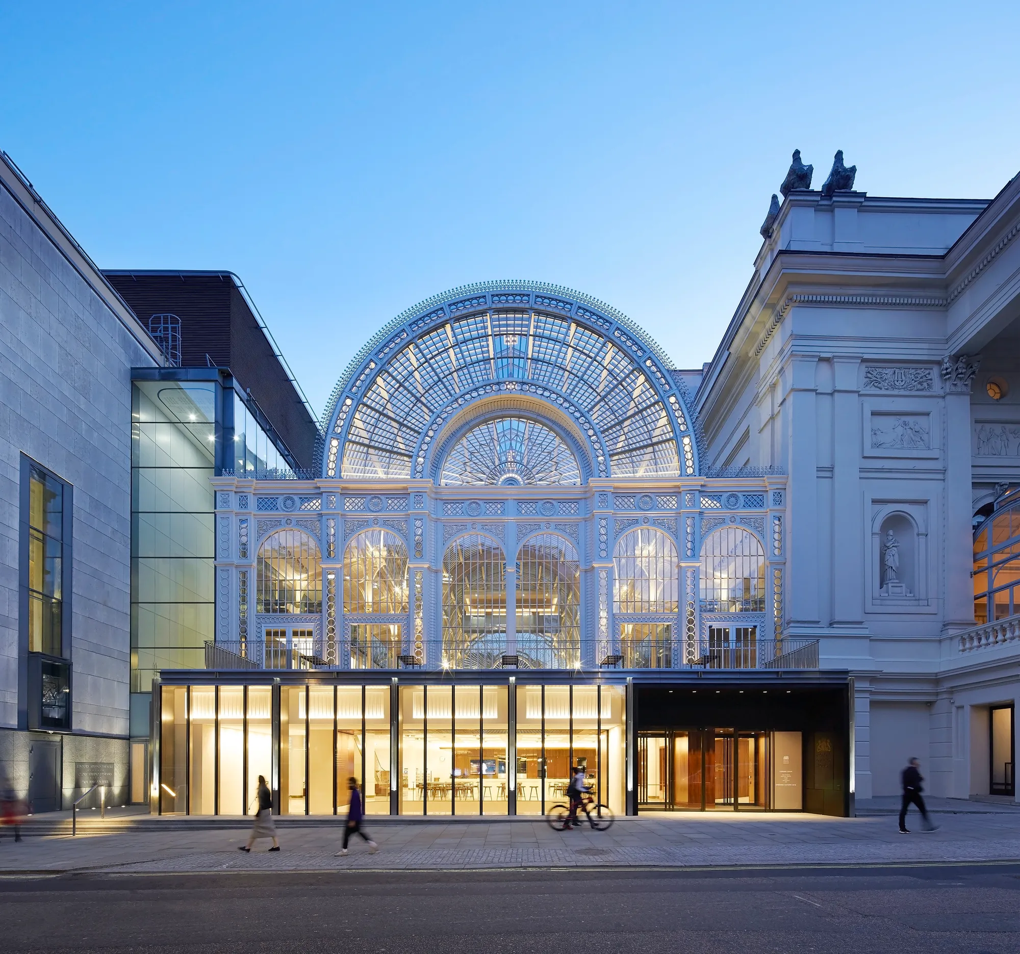 10 Biggest Theatre Buildings in The World 8 10 Biggest Theatre Buildings in The World