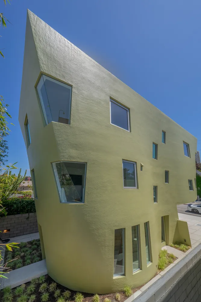 Eric Owen Moss Opens His Shape-Shifting Experimental Home for Rent in California 2 Eric Owen Moss Opens His Shape-Shifting Experimental Home for Rent in California