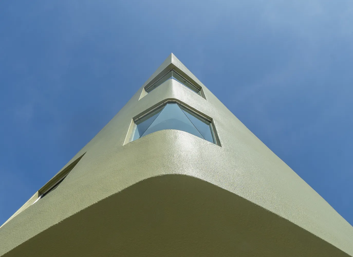 Eric Owen Moss Opens His Shape-Shifting Experimental Home for Rent in California 4 Eric Owen Moss Opens His Shape-Shifting Experimental Home for Rent in California