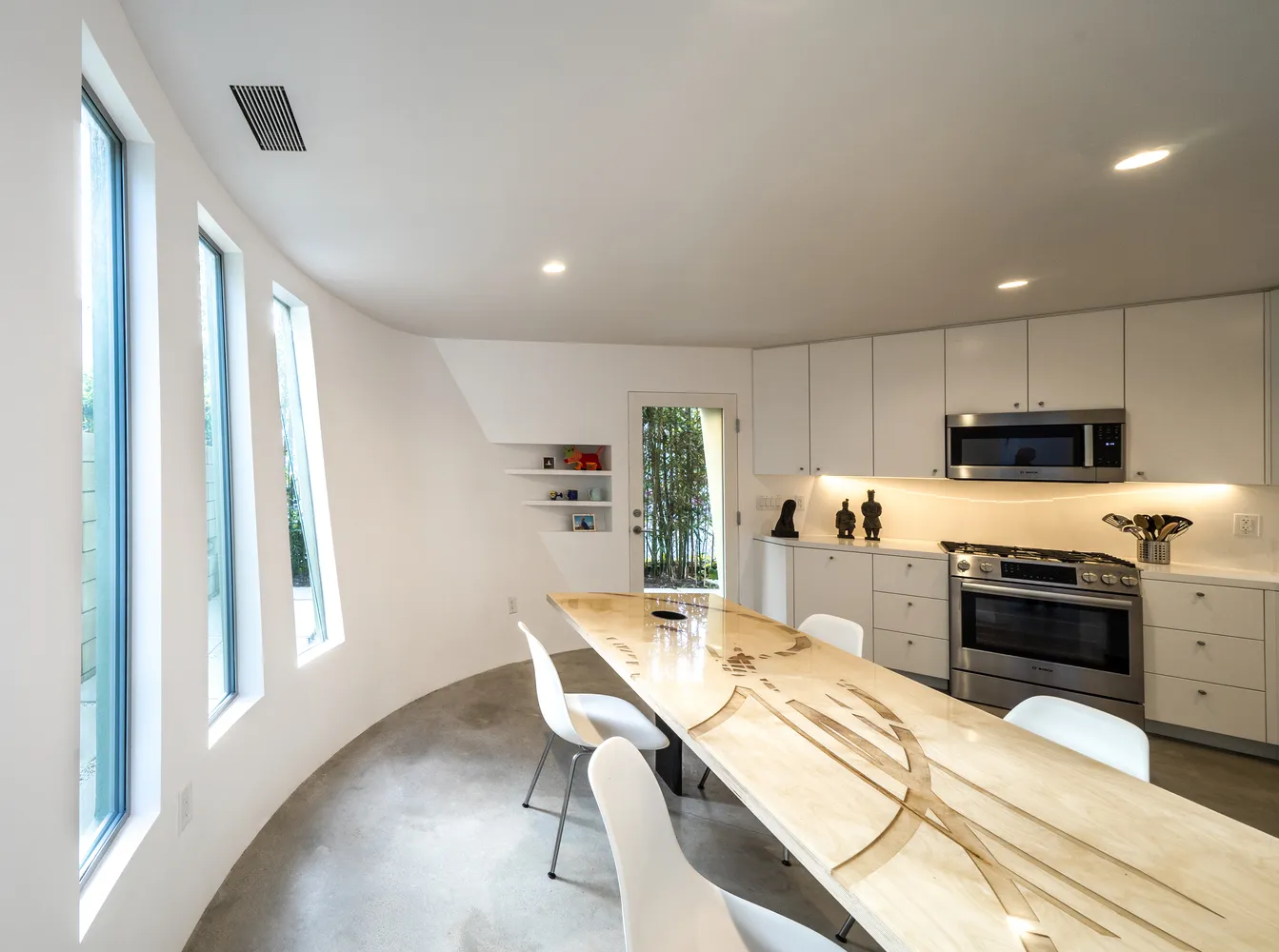 Eric Owen Moss Opens His Shape-Shifting Experimental Home for Rent in California 8 Eric Owen Moss Opens His Shape-Shifting Experimental Home for Rent in California