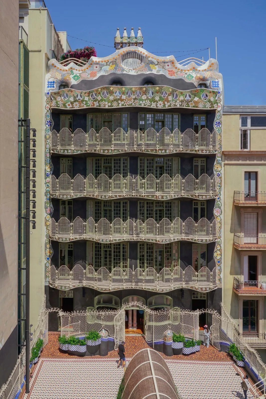 Casa Batlló in Barcelona, Restored by Xavier Villanueva, Reveals Gaudí’s Original Vision 2 Casa Batlló in Barcelona, Restored by Xavier Villanueva, Reveals Gaudí’s Original Vision