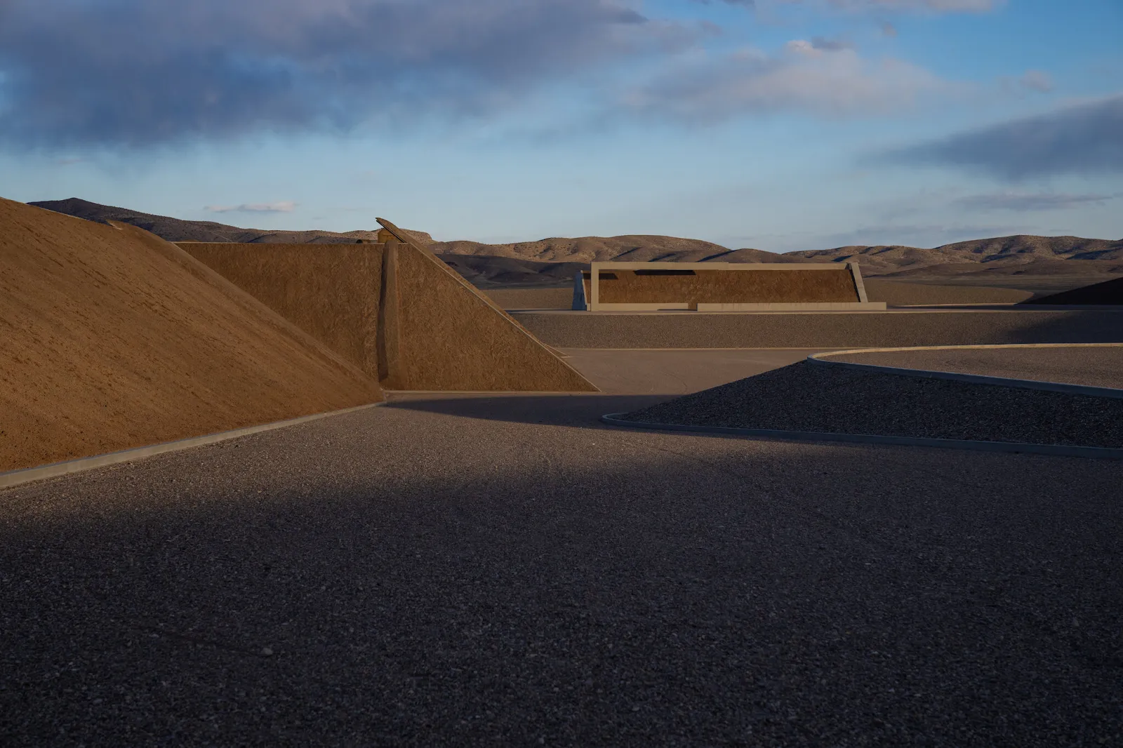 Michael Heizer’s “City”: A Monumental Land Art Installation in the Nevada Desert 7 Michael Heizer’s “City”: A Monumental Land Art Installation in the Nevada Desert