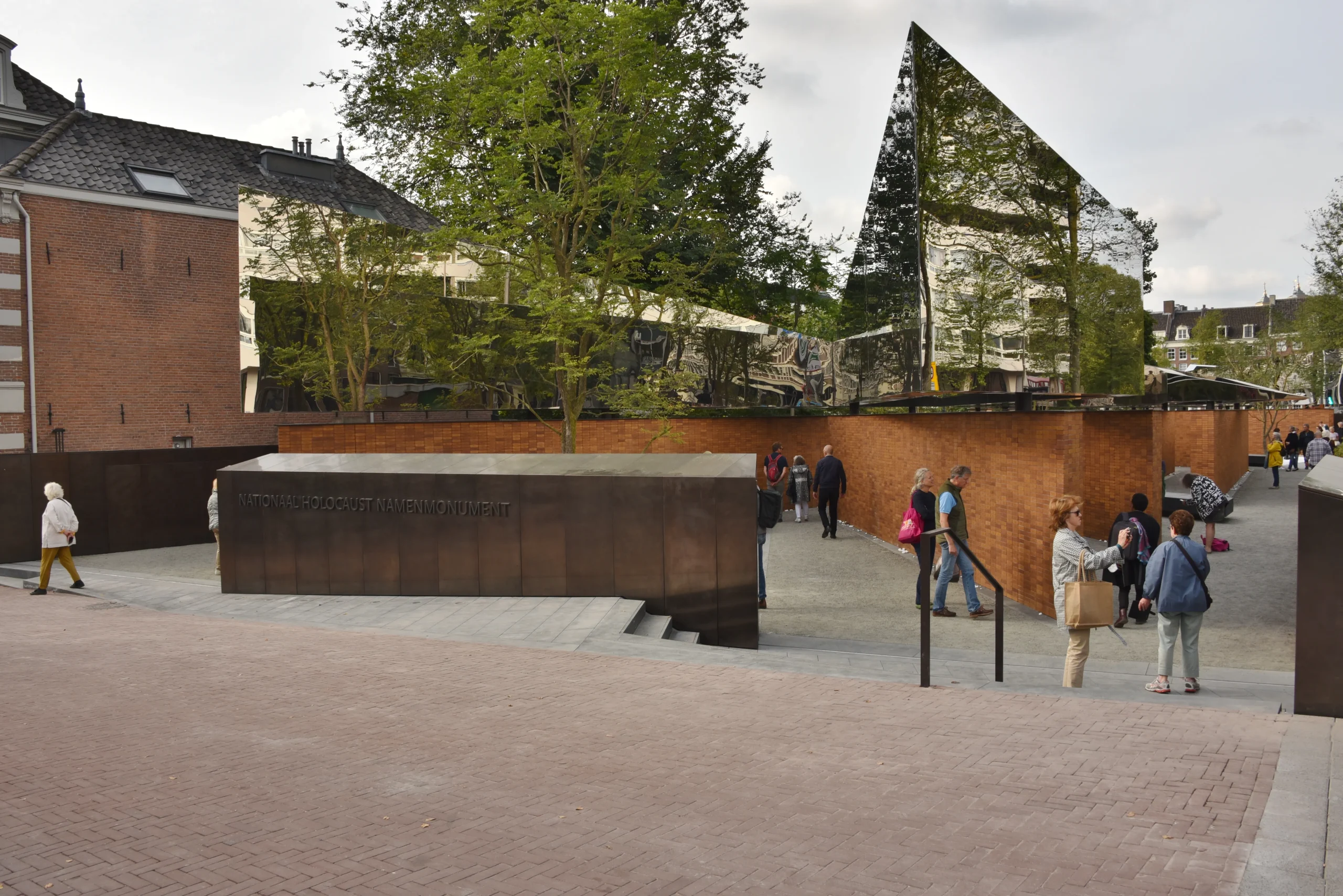 Daniel Libeskind’s Signature Angular Language 7 Daniel Libeskind’s Signature Angular Language