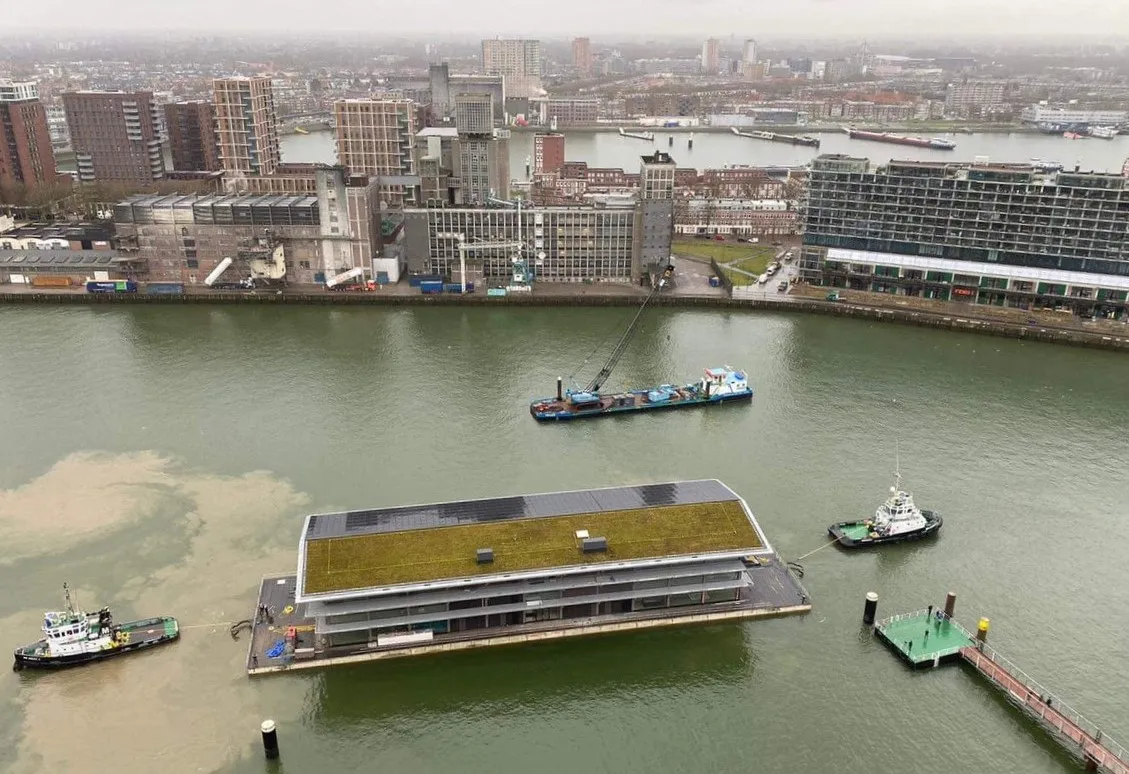Floating Office Rotterdam: A Carbon-Negative, Energy-Positive Experiment in Sustainable Architecture 2 Floating Office Rotterdam: A Carbon-Negative, Energy-Positive Experiment in Sustainable Architecture
