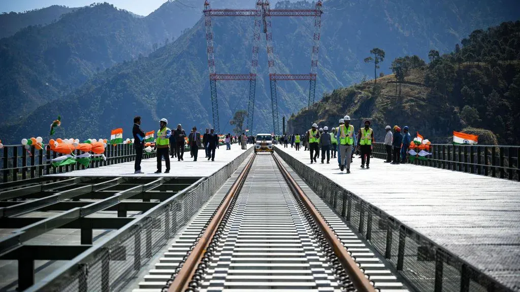 Chenab Bridge in India Surpasses Eiffel Tower as Tallest Railway Arch in the World 8 Chenab Bridge in India Surpasses Eiffel Tower as Tallest Railway Arch in the World