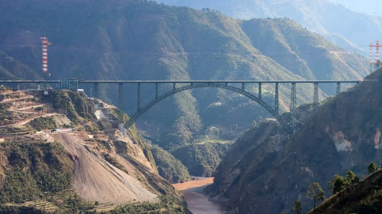 Chenab Bridge in India Surpasses Eiffel Tower as Tallest Railway Arch in the World 2 Chenab Bridge in India Surpasses Eiffel Tower as Tallest Railway Arch in the World