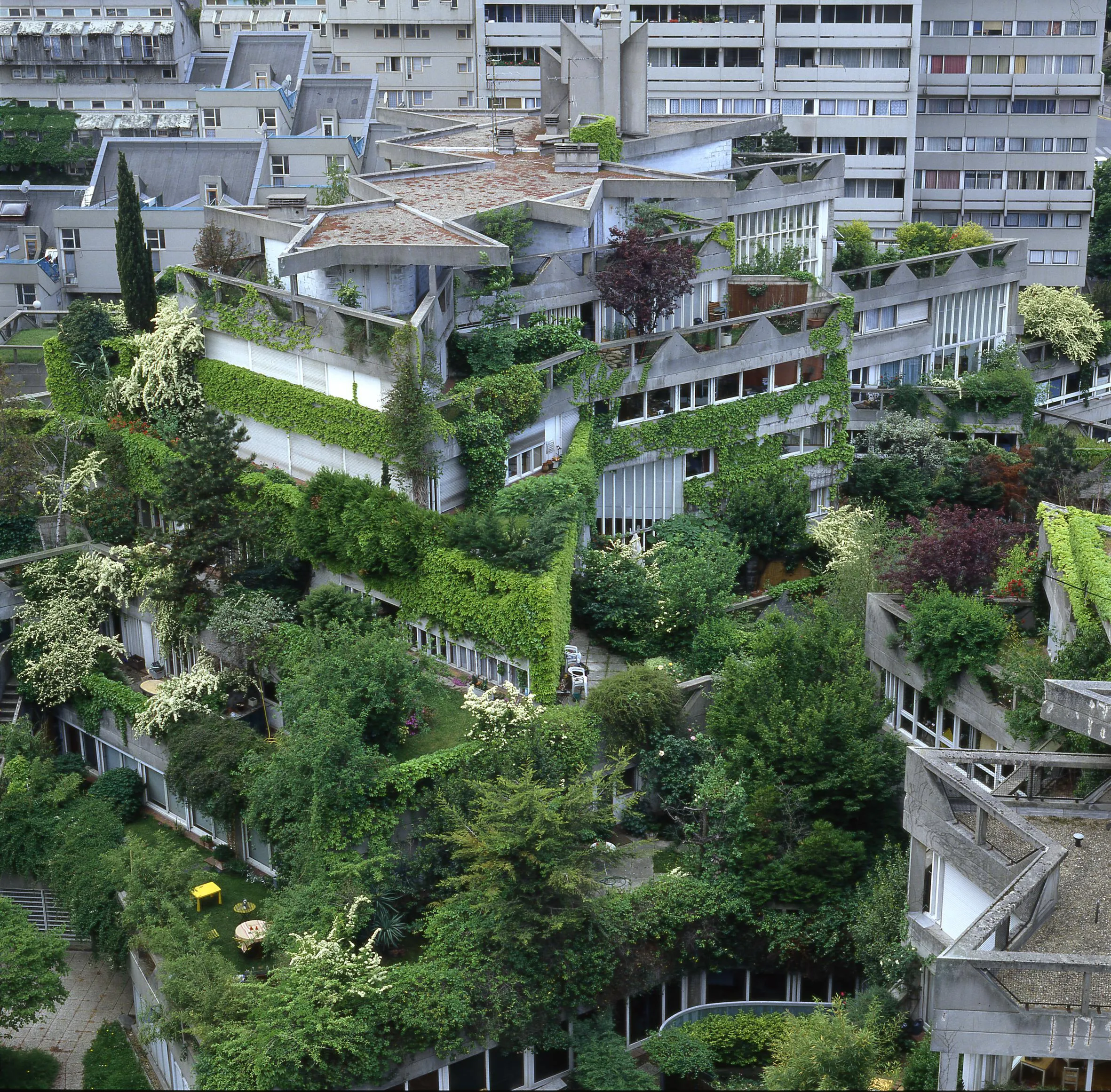 What Is Eco-Brutalism? The Rise of Sustainable Brutalist Architecture 3 What Is Eco-Brutalism? The Rise of Sustainable Brutalist Architecture