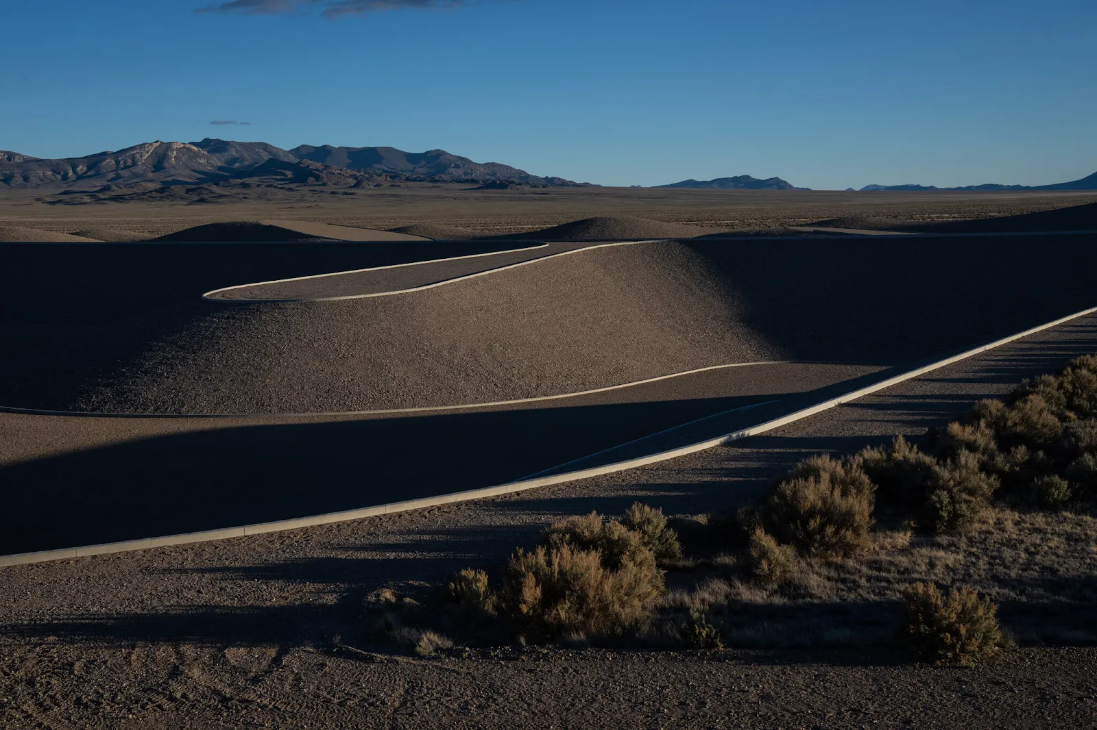 Michael Heizer’s “City”: A Monumental Land Art Installation in the Nevada Desert 9 Michael Heizer’s “City”: A Monumental Land Art Installation in the Nevada Desert
