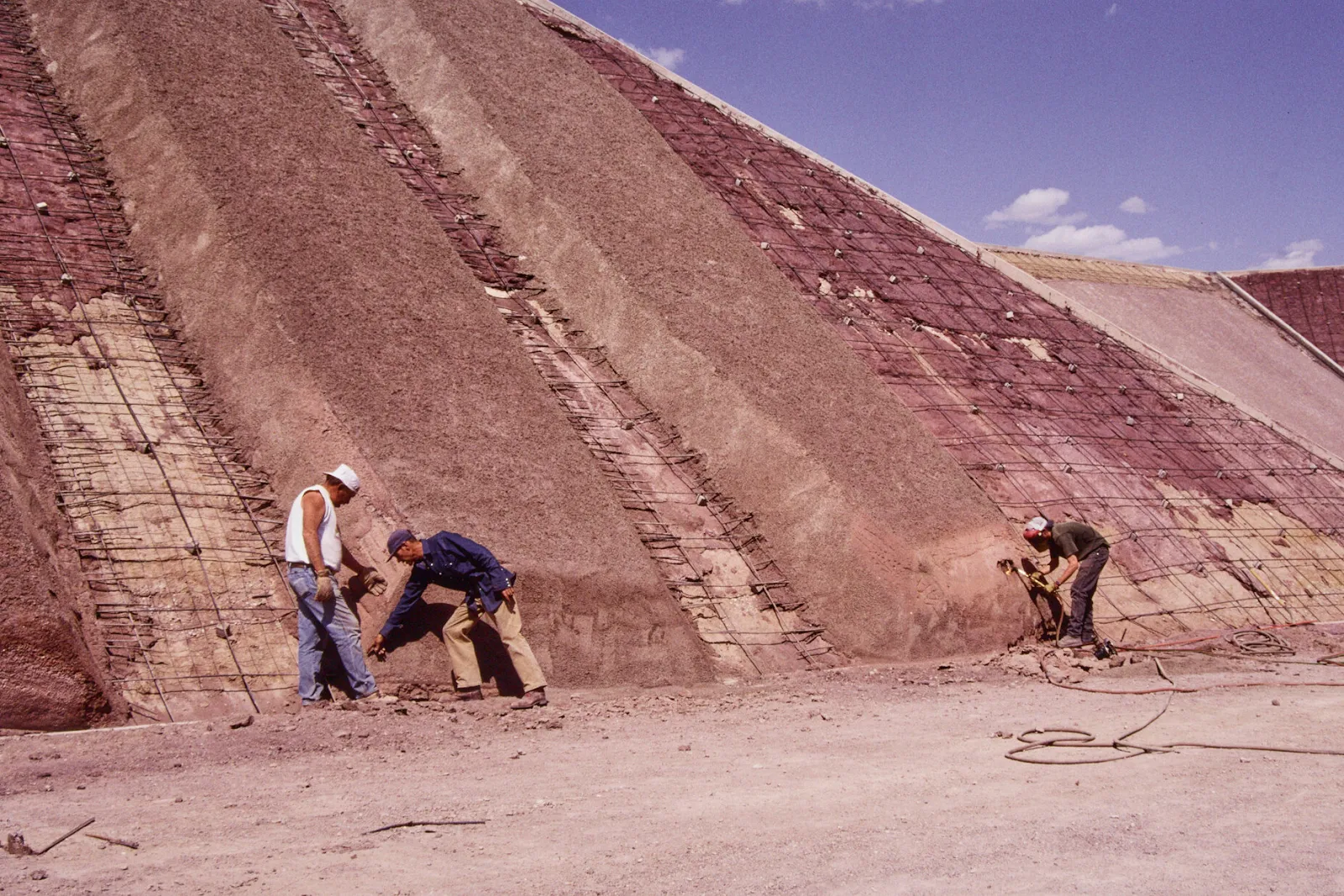 Michael Heizer’s “City”: A Monumental Land Art Installation in the Nevada Desert 14 Michael Heizer’s “City”: A Monumental Land Art Installation in the Nevada Desert