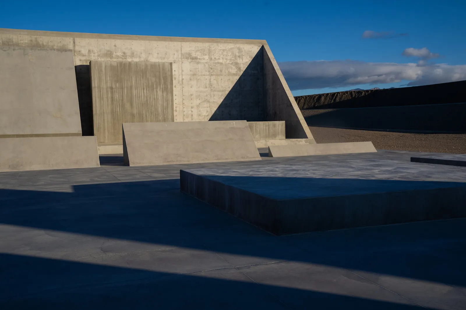 Michael Heizer’s “City”: A Monumental Land Art Installation in the Nevada Desert 15 Michael Heizer’s “City”: A Monumental Land Art Installation in the Nevada Desert