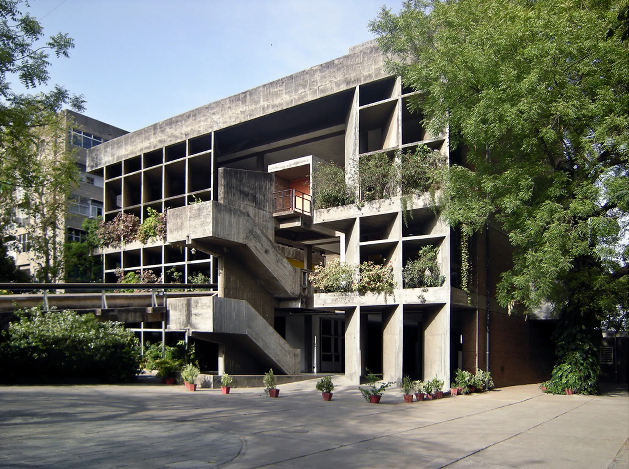 What Is Eco-Brutalism? The Rise of Sustainable Brutalist Architecture 4 What Is Eco-Brutalism? The Rise of Sustainable Brutalist Architecture