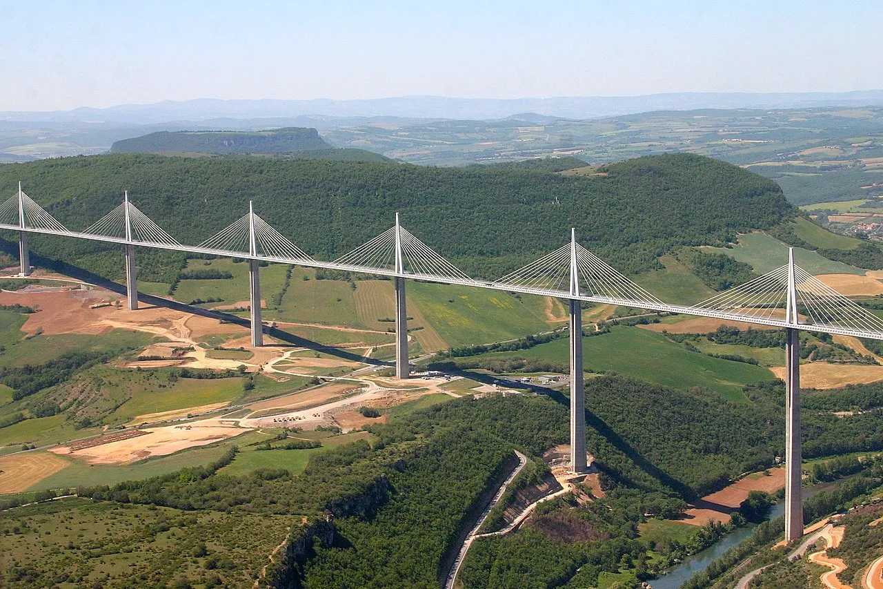 Honoring Norman Foster’s Vision: 7 Iconic Projects That Shaped Architecture 10 Honoring Norman Foster’s Vision: 7 Iconic Projects That Shaped Architecture