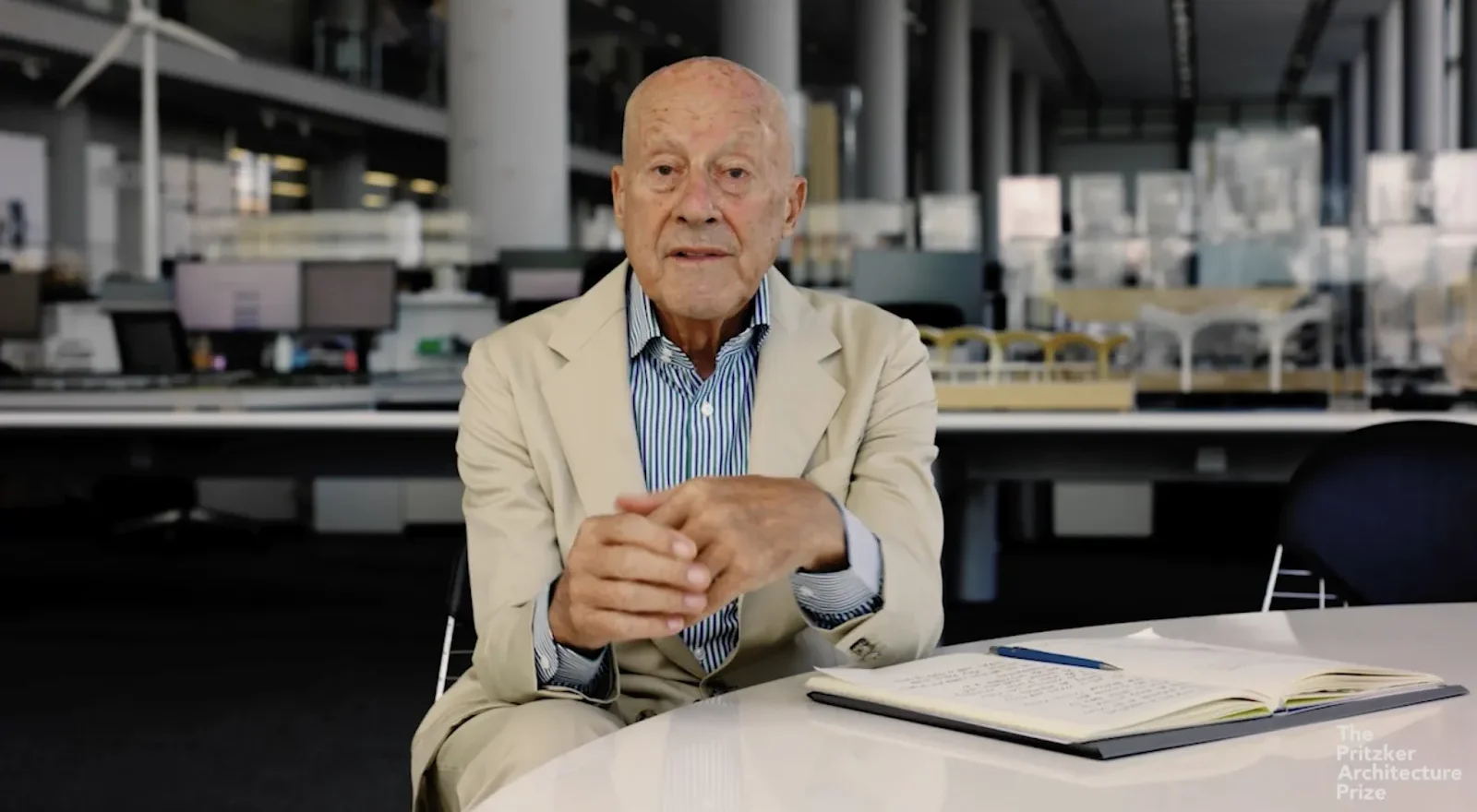 Honoring Norman Foster’s Vision: 7 Iconic Projects That Shaped Architecture 4 Honoring Norman Foster’s Vision: 7 Iconic Projects That Shaped Architecture