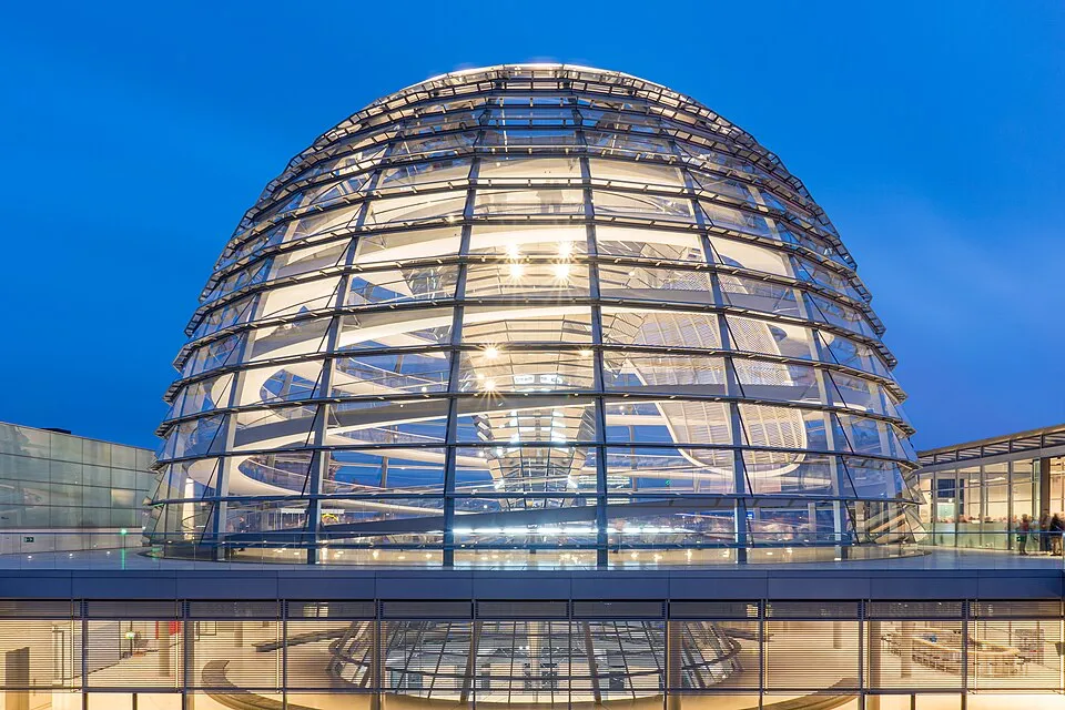 Honoring Norman Foster’s Vision: 7 Iconic Projects That Shaped Architecture 6 Honoring Norman Foster’s Vision: 7 Iconic Projects That Shaped Architecture