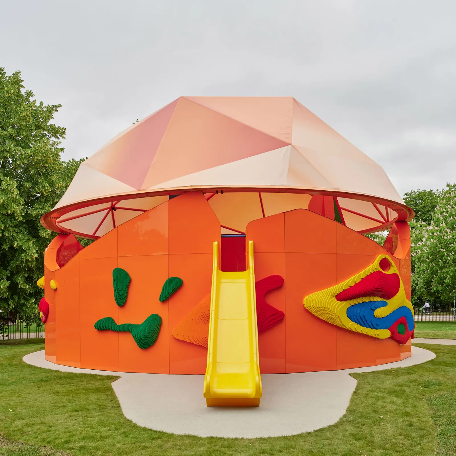 Peter Cook Creates a Playful LEGO Pavilion for the 2025 Serpentine in London 2 Peter Cook Creates a Playful LEGO Pavilion for the 2025 Serpentine in London