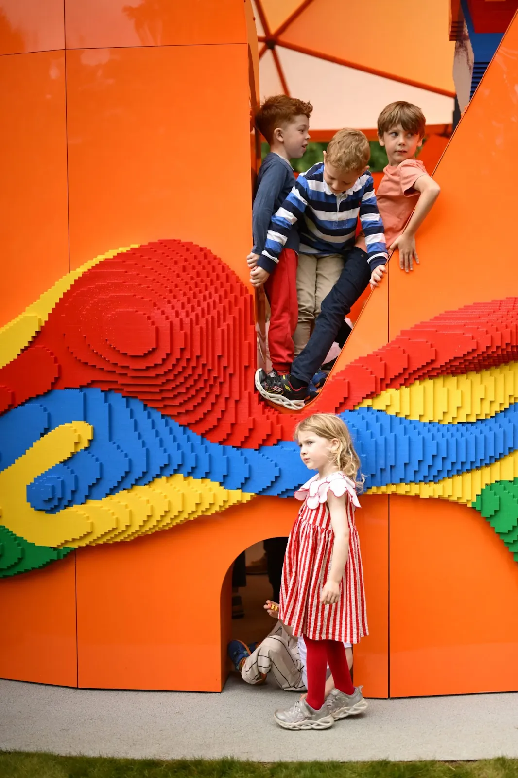 Peter Cook Creates a Playful LEGO Pavilion for the 2025 Serpentine in London 5 Peter Cook Creates a Playful LEGO Pavilion for the 2025 Serpentine in London
