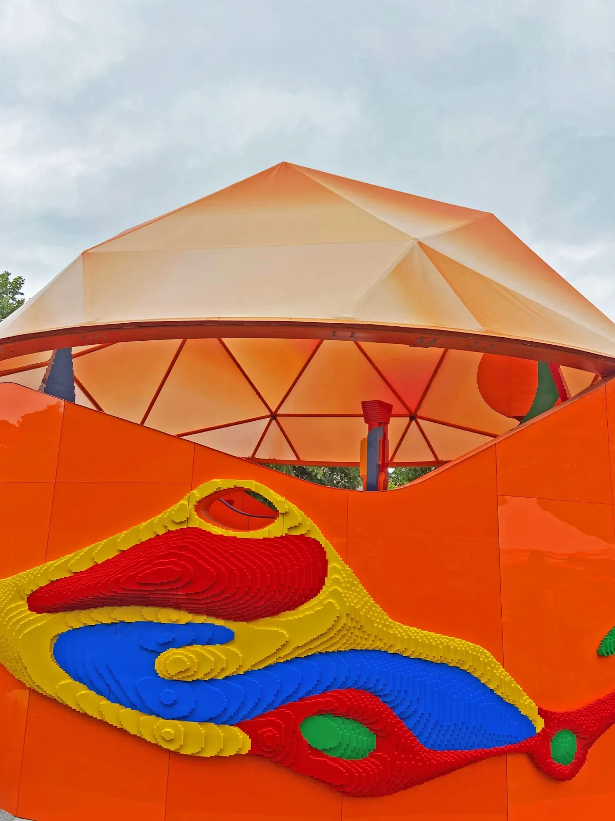 Peter Cook Creates a Playful LEGO Pavilion for the 2025 Serpentine in London 6 Peter Cook Creates a Playful LEGO Pavilion for the 2025 Serpentine in London