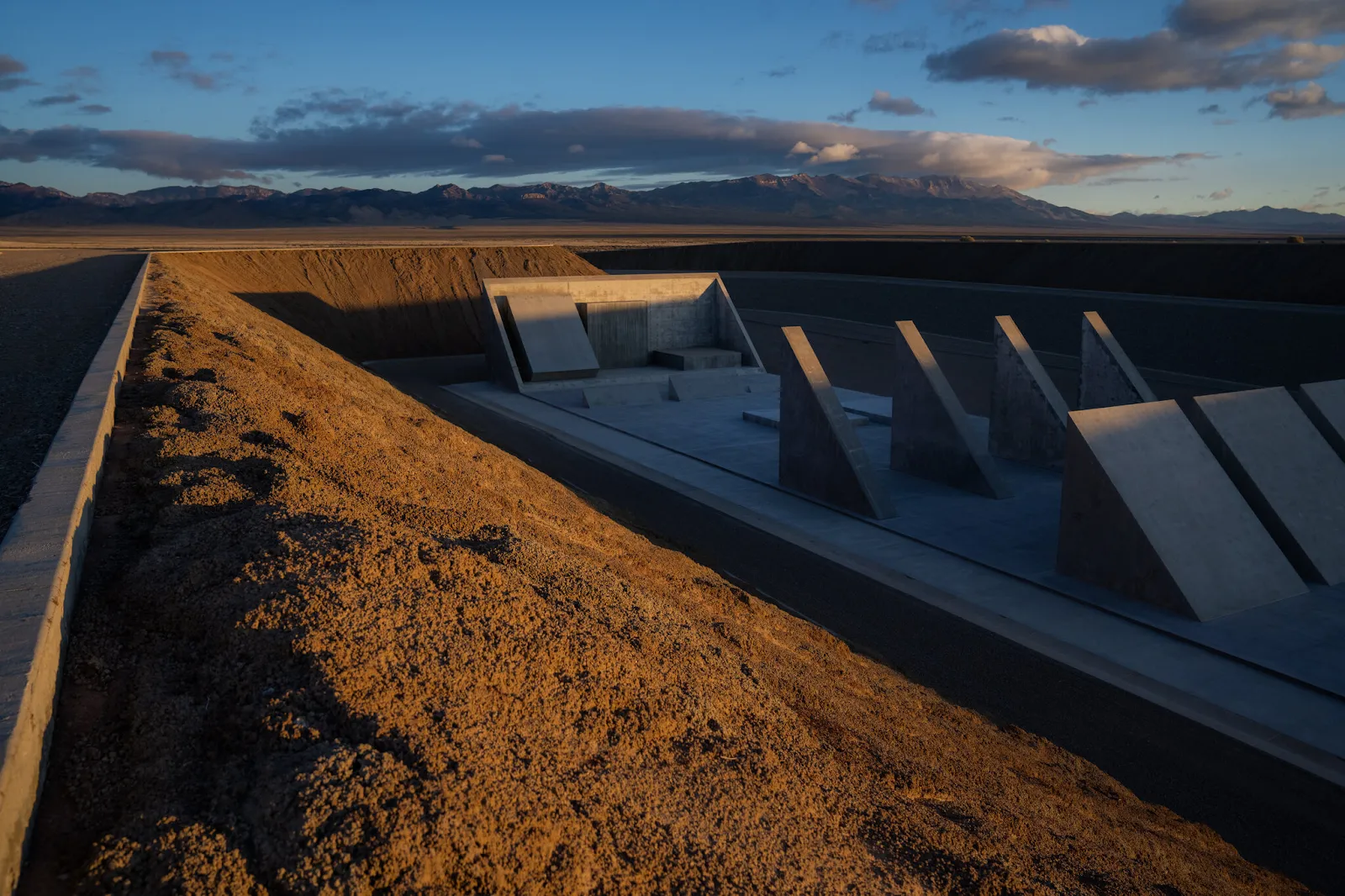Michael Heizer’s “City”: A Monumental Land Art Installation in the Nevada Desert 18 Michael Heizer’s “City”: A Monumental Land Art Installation in the Nevada Desert