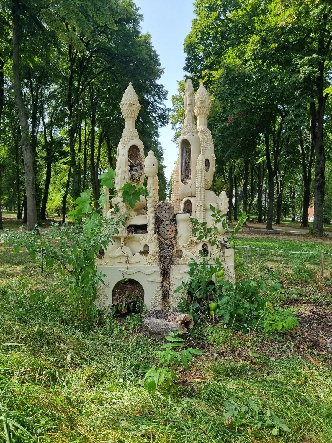3D-Printed Bug Hotel Crafted from Clay 5 3D-Printed Bug Hotel Crafted from Clay