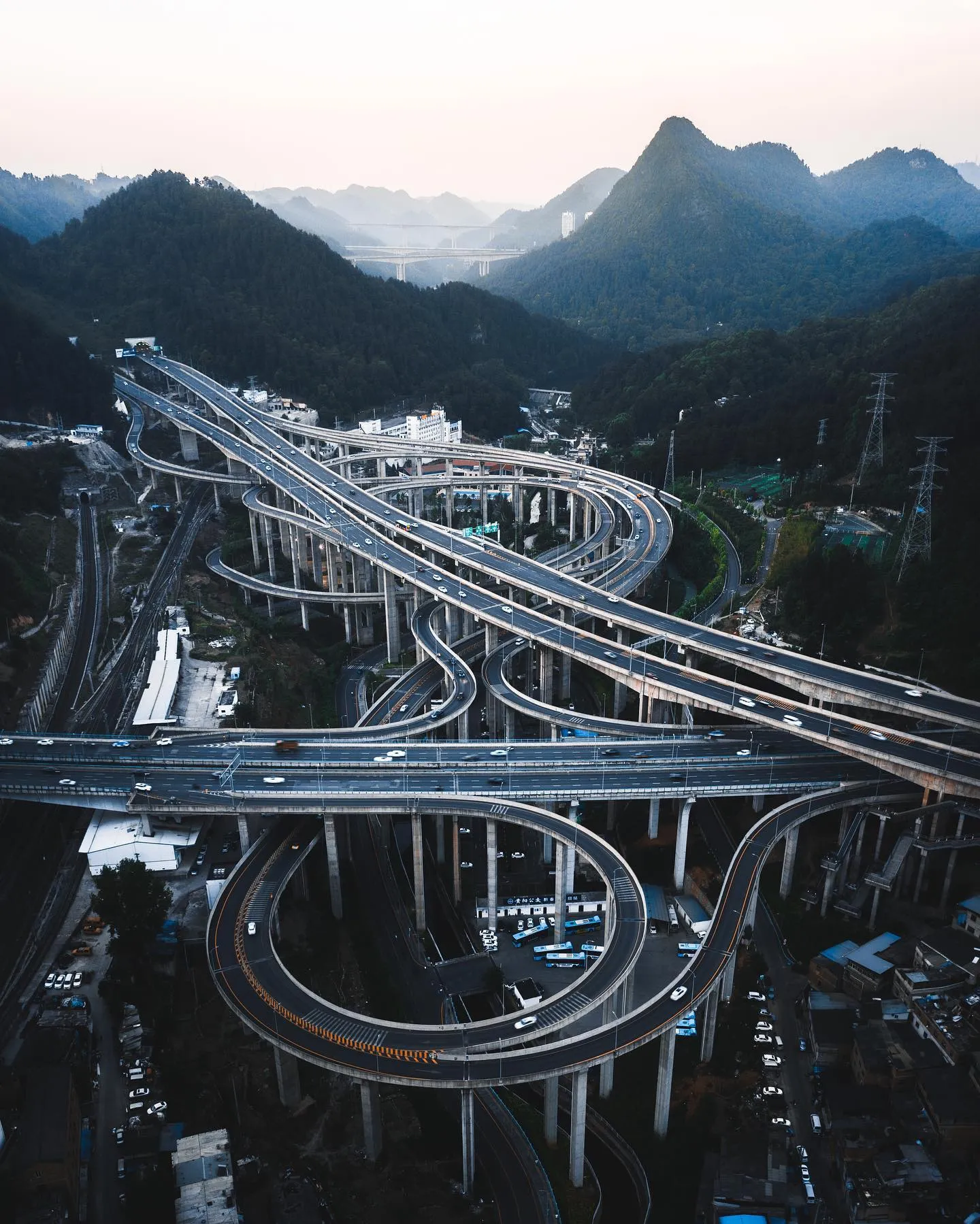 Chongqing: The World’s Most Complex Vertical City Explained 8 Chongqing: The World’s Most Complex Vertical City Explained