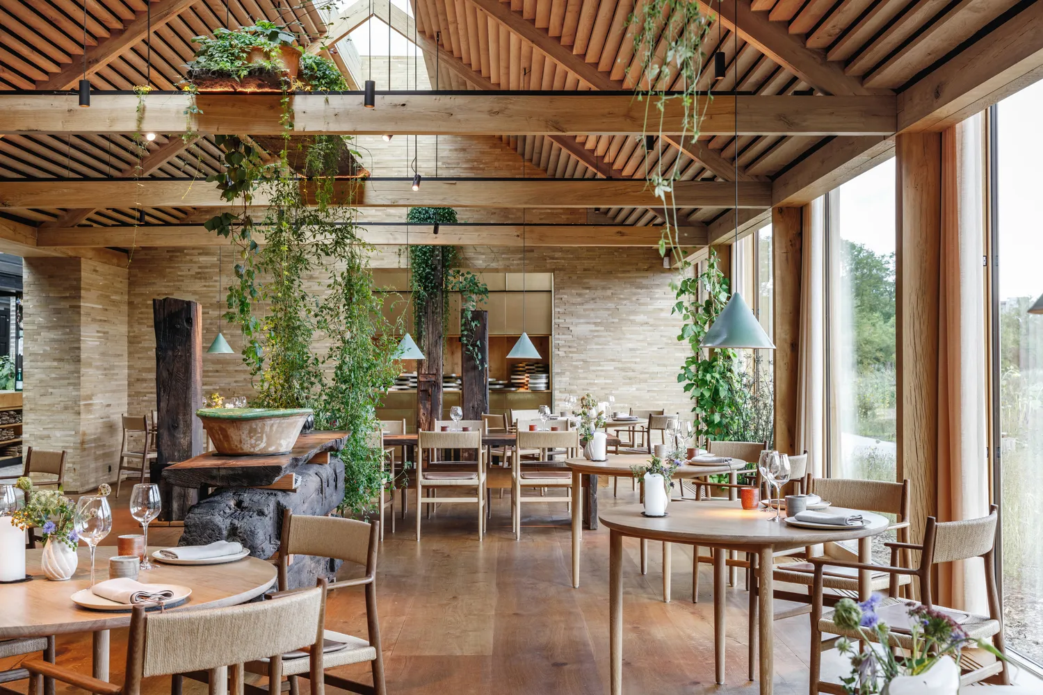 10 Biophilic Interiors That Redefine Nature-Inspired Interior Design 9 10 Biophilic Interiors That Blend Architecture with Nature