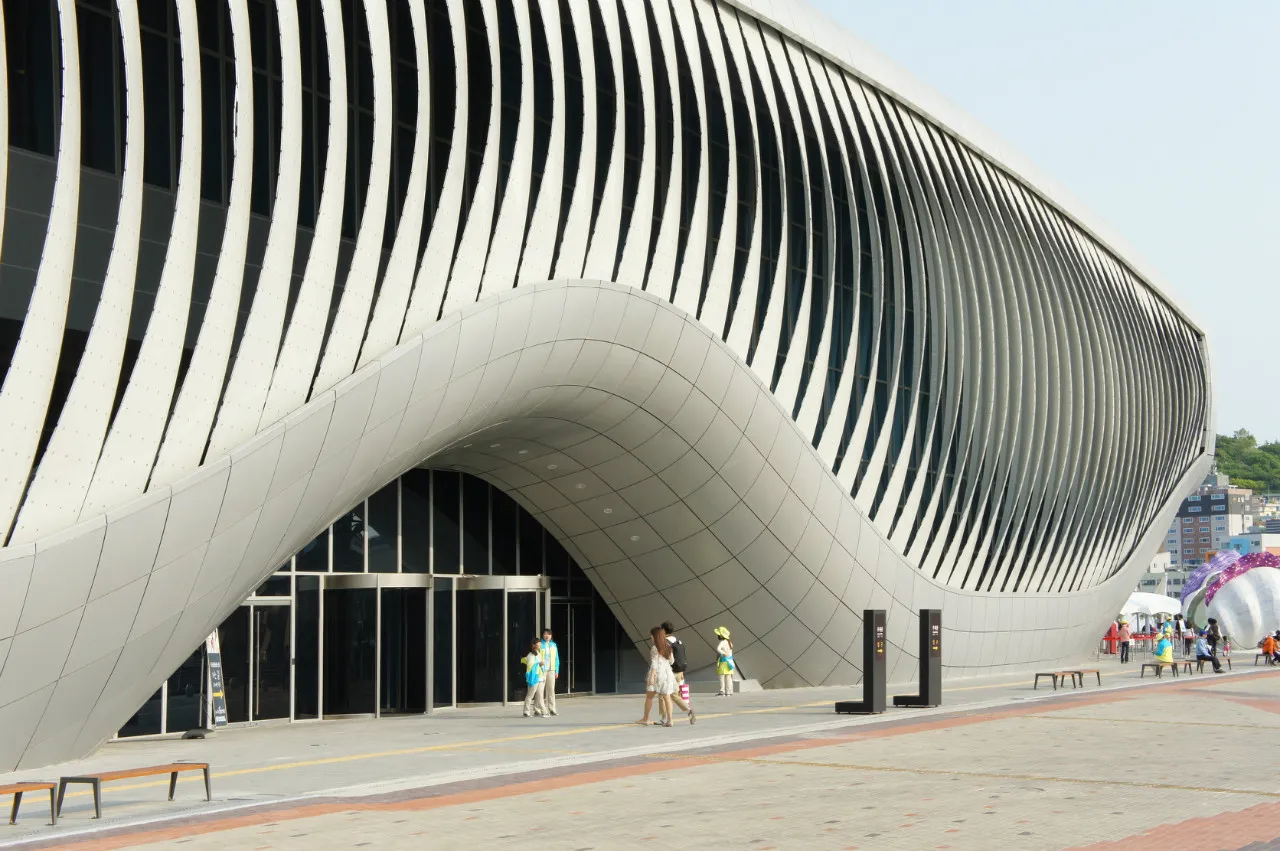 Top Emerging Building Materials for 2025: Redefining Sustainable Construction 13 Top Emerging Building Materials for 2025: Redefining Sustainable Construction