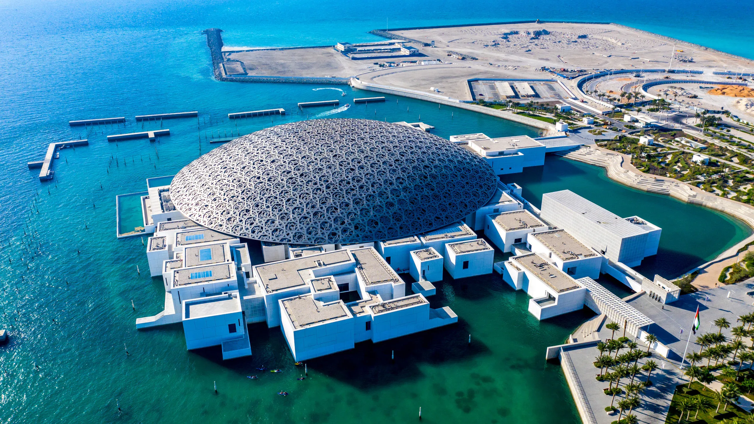 Abu Dhabi City Guide: The Architect’s Travel Checklist 2 Abu Dhabi City Guide: The Architect’s Travel Checklist