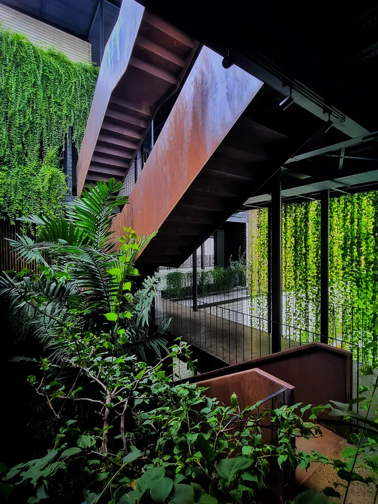 10 Biophilic Interiors That Redefine Nature-Inspired Interior Design 3 10 Biophilic Interiors That Blend Architecture with Nature