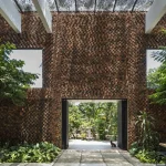 10 Biophilic Interiors That Blend Architecture with Nature