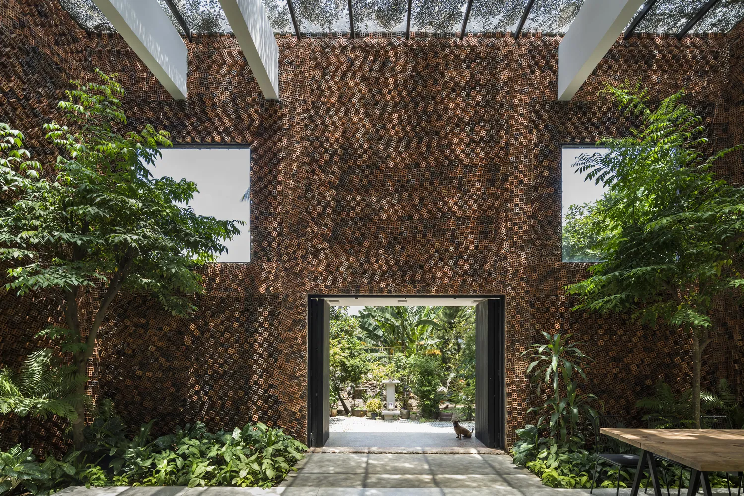 10 Biophilic Interiors That Redefine Nature-Inspired Interior Design 6 10 Biophilic Interiors That Blend Architecture with Nature