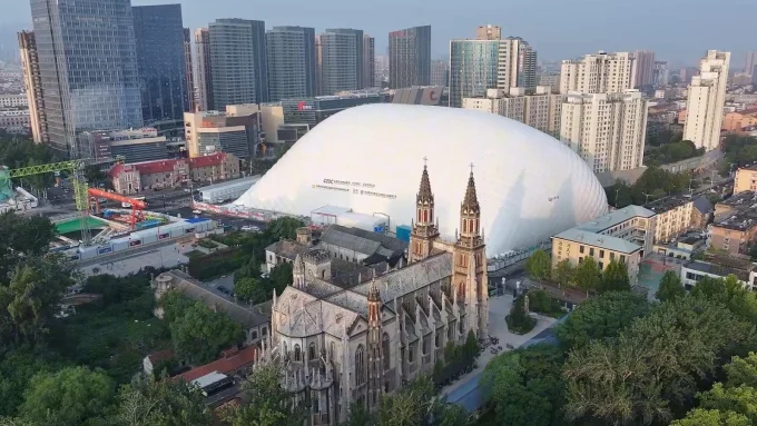 China Installs World’s Largest Inflatable Dome to Contain Construction Pollution in Jinan