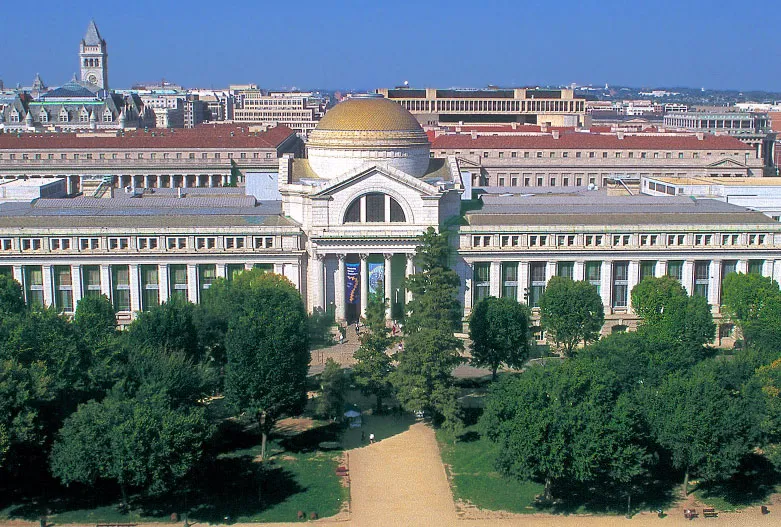 Top 10 Largest Museums in the World 9 Top 10 Largest Museums in the World