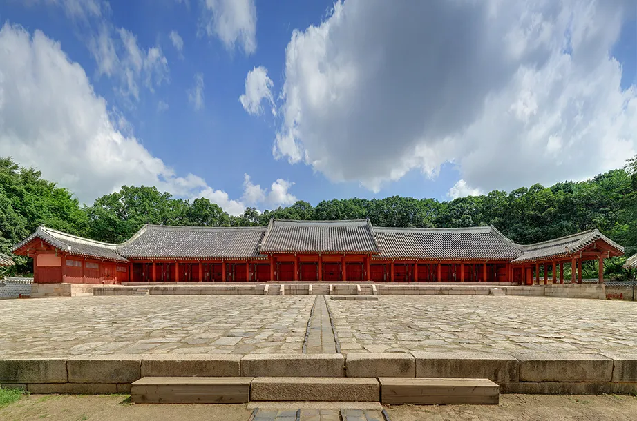Seoul City Guide: From Palaces to Parametric Masterpieces 2 Seoul City Guide: From Palaces to Parametric Masterpieces
