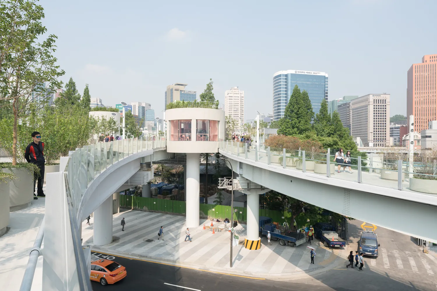 Seoul City Guide: From Palaces to Parametric Masterpieces 8 Seoul City Guide: From Palaces to Parametric Masterpieces